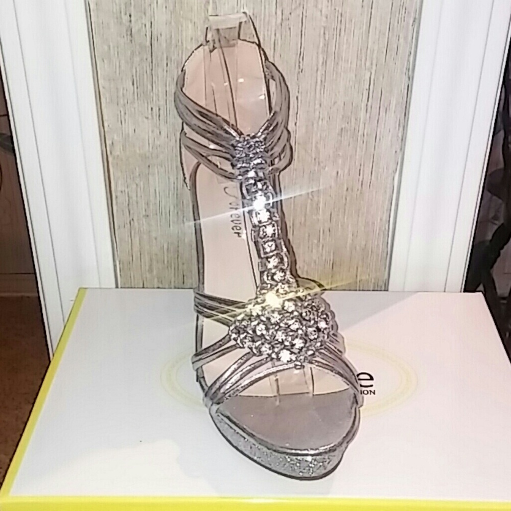 NEW Silver platform shoes